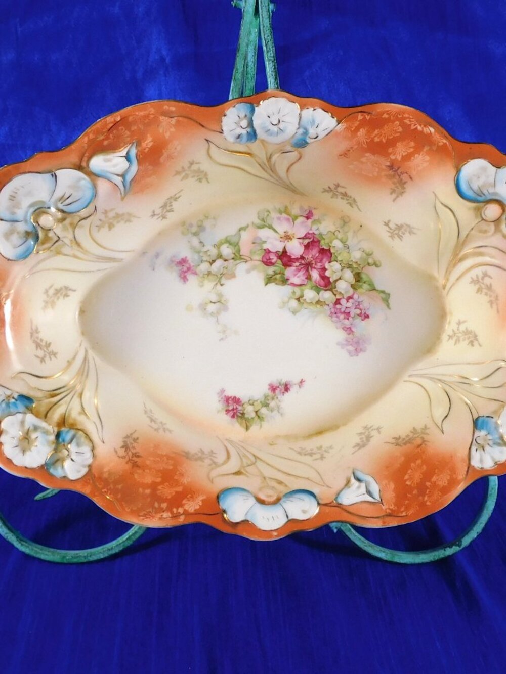 Large Unmarked Floral Serving Bowl # 27998